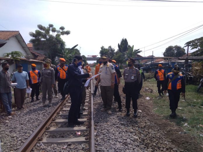 Pt Kai Tertibkan Pasar Liar Di Stasiun Banjaran Tegal Puskapik