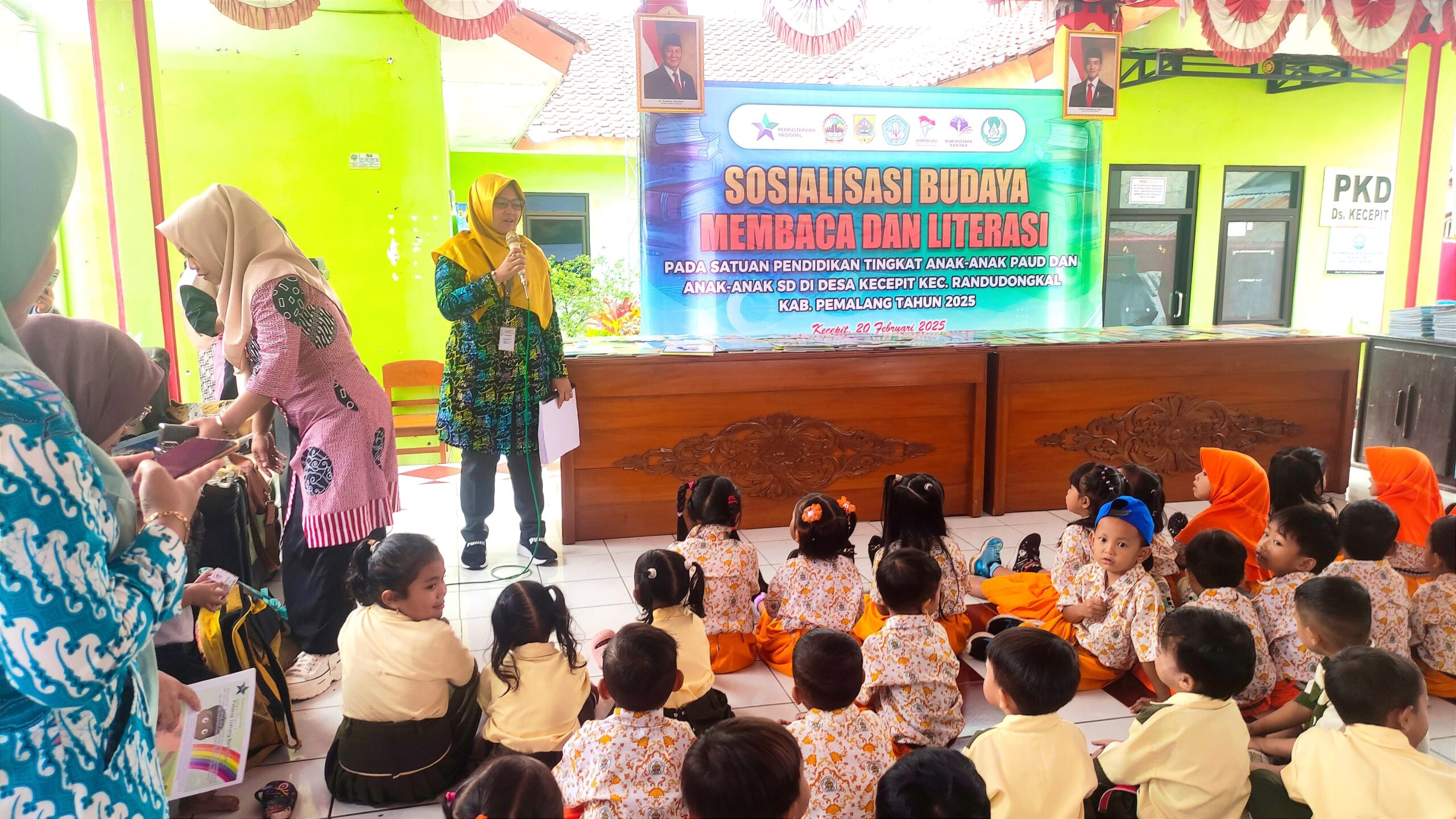 Bangun Budaya Literasi, Anak-anak Desa Kecepit Pemalang Diajak Gemar Membaca