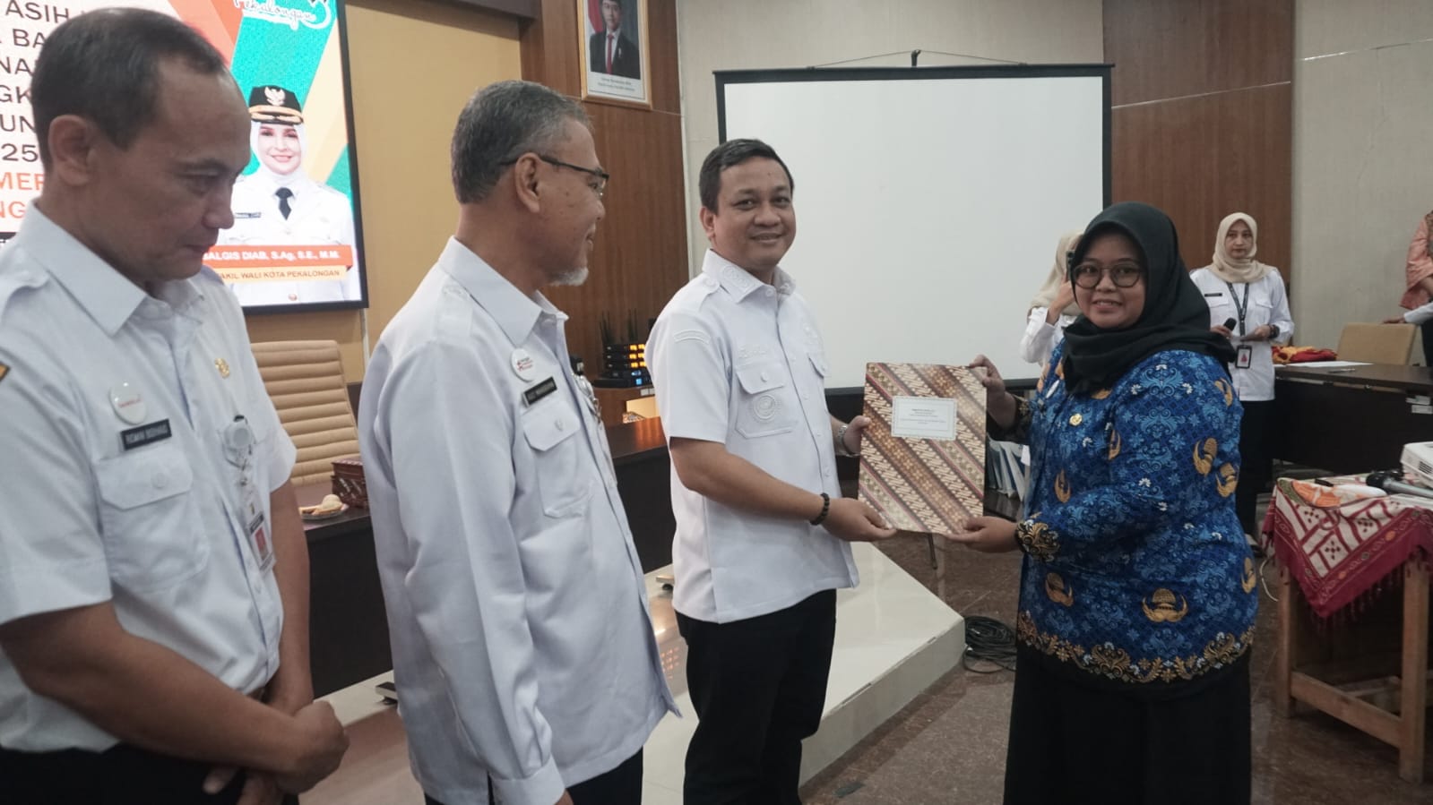 Wali Kota Aaf Sampaikan Apresiasi dan Harapan Bagi PNS Purnatugas dan CPNS Baru Formasi 2024