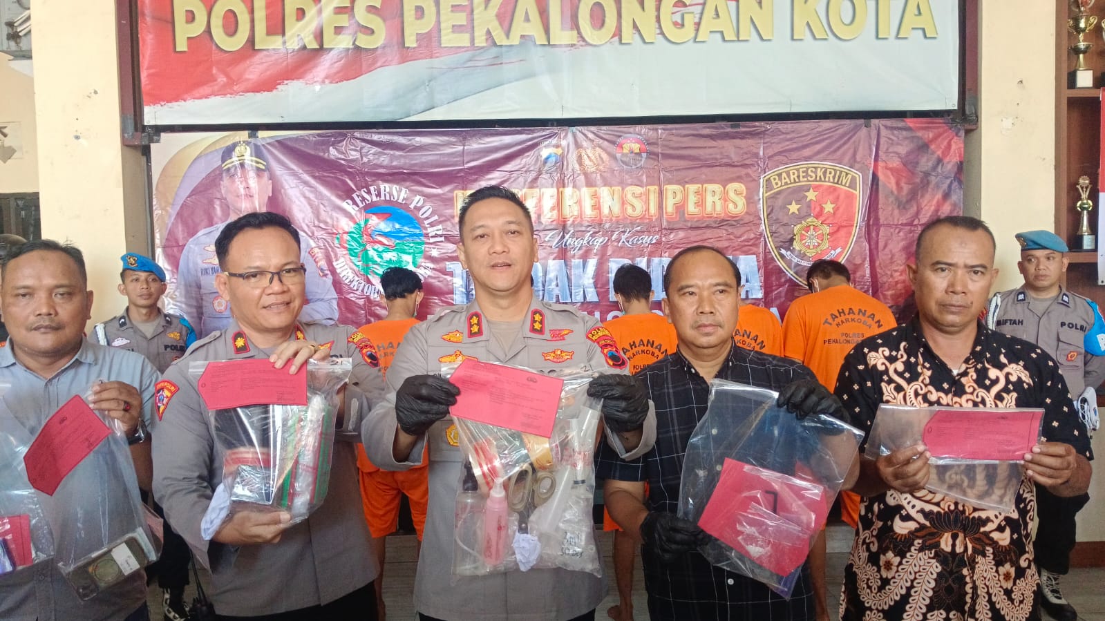 Rumah Produksi Tembakau Sintetis Terbesar di Pekalongan Digrebek