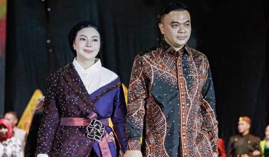 Bupati Paramitha Curi Perhatian di Grand Final Sinok Sitong 2025: Anggun, Inspiratif, dan Penuh Pesan Budaya