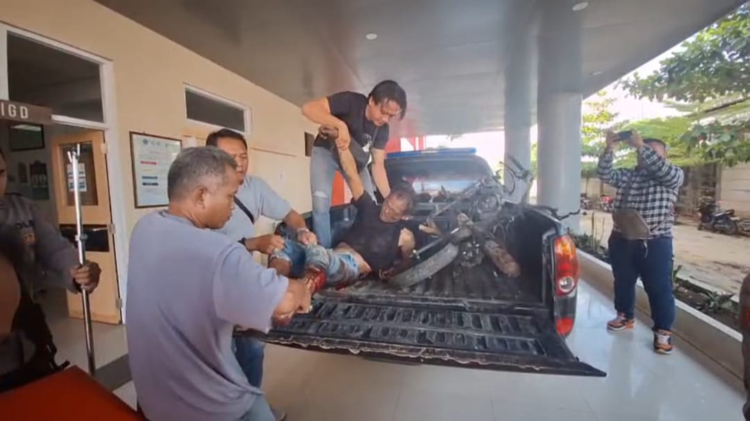 Tertangkap Tangan, Dua Pelaku Curanmor Diamuk Warga