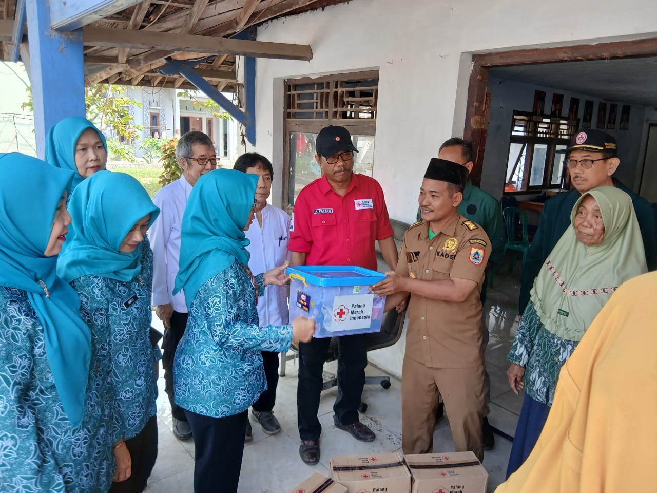 Gandeng IDI dan PKK, PMI Pemalang Kirim Bantuan untuk Korban Rob di Ulujami