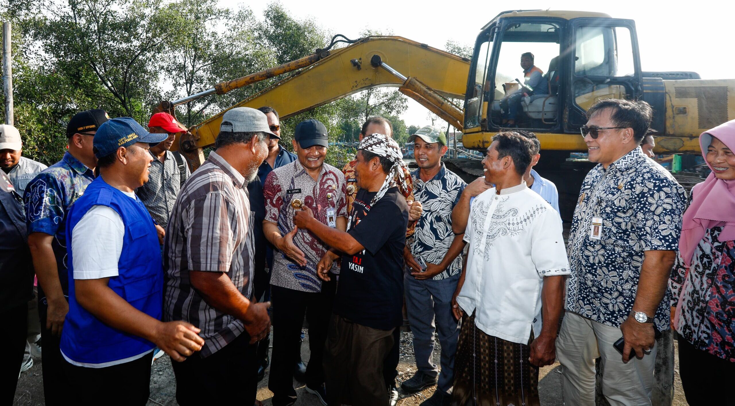 Gubernur Ahmad Luthfi Tinjau Pengerukan Muara, Nelayan Harus Sejahtera