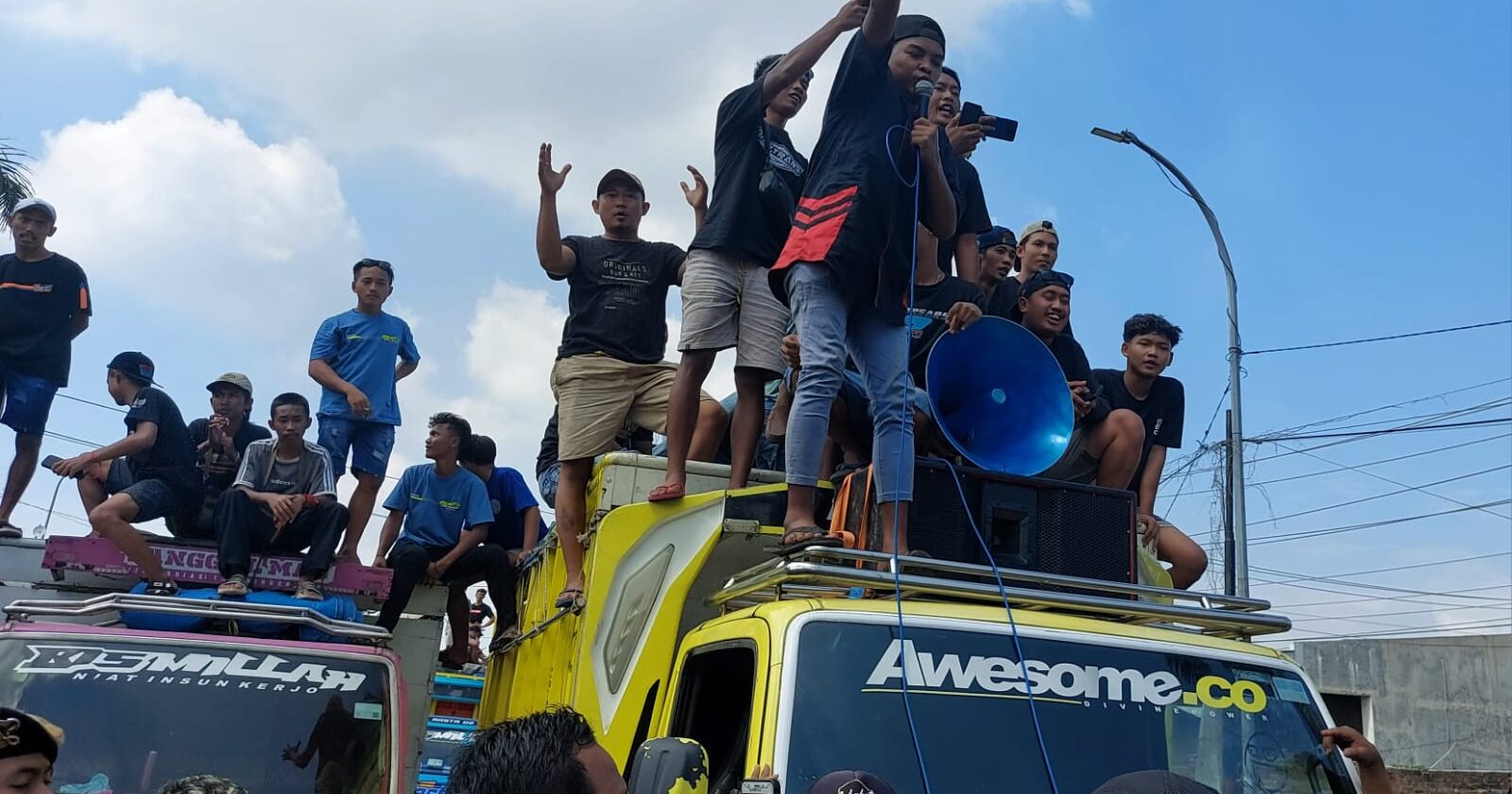 Sopir Truk Demo Tolak Aturan ODOL, Blokir Jalan Depan DPRD Pemalang