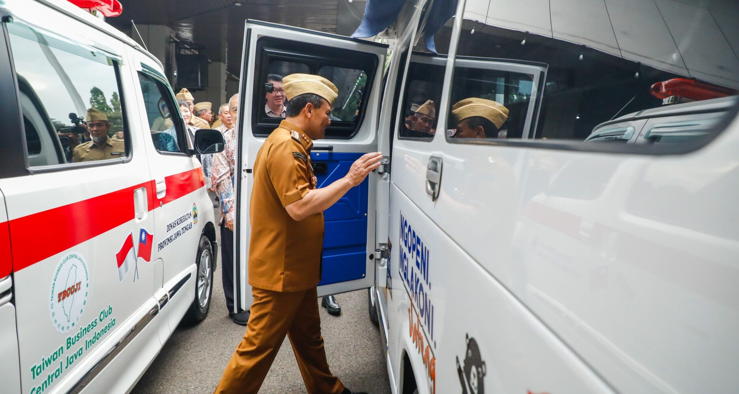 Targetkan 3,9 Juta Warga Desa, Pengusaha Taiwan Hibahkan Dua Mobil Layanan Speling untuk Jateng