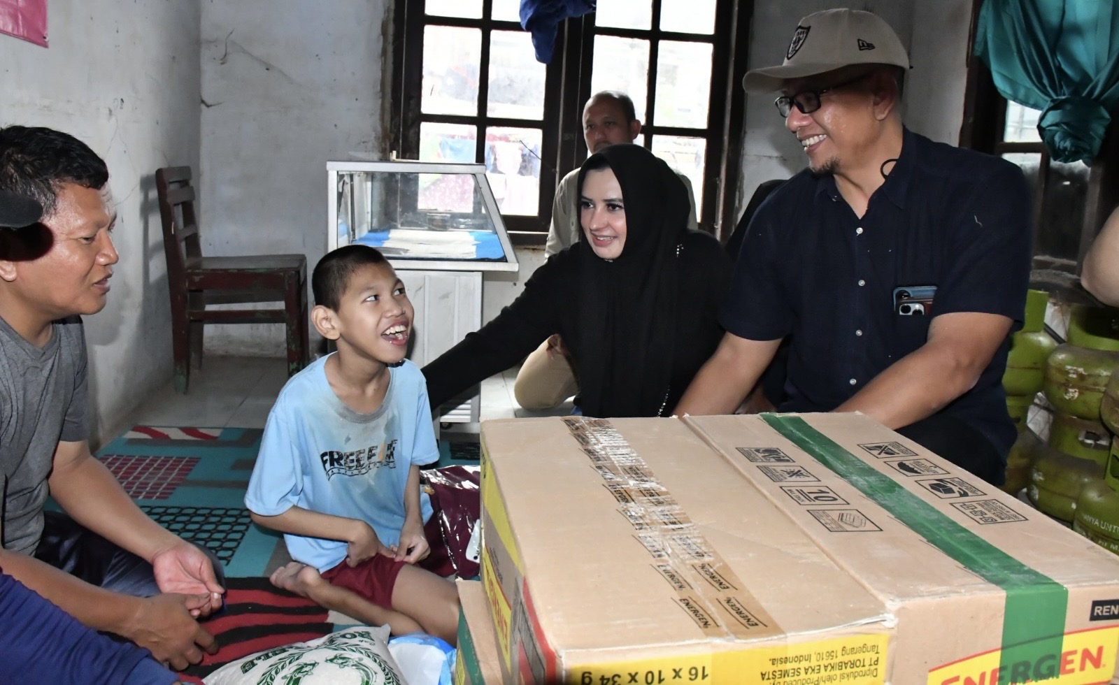 Bupati Fadia Kunjungi Ridho Adelian, Anak Yatim Piatu Disabilitas di Bojong