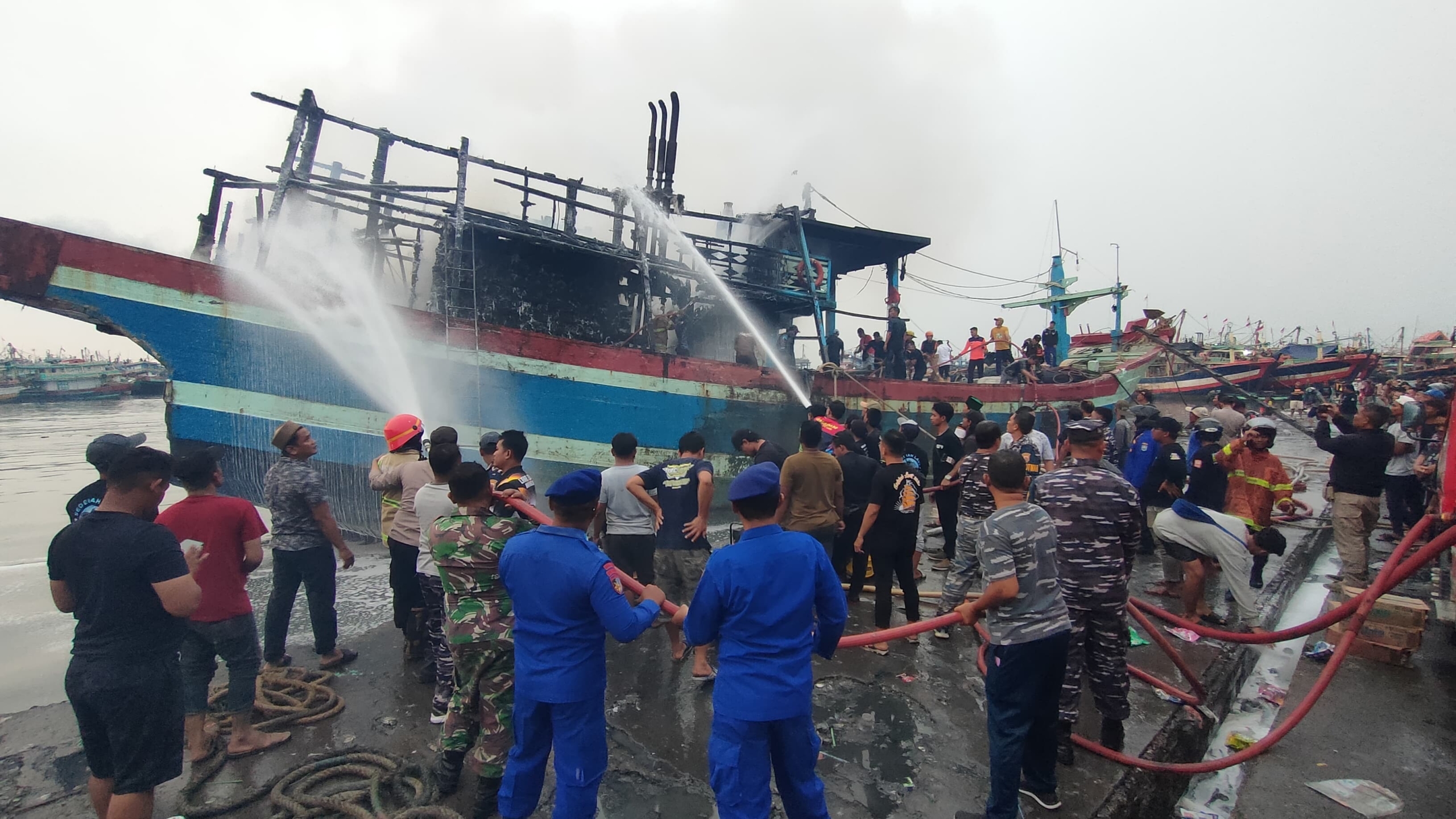 KM Timbul Barokah Terbakar Saat Diperbaiki