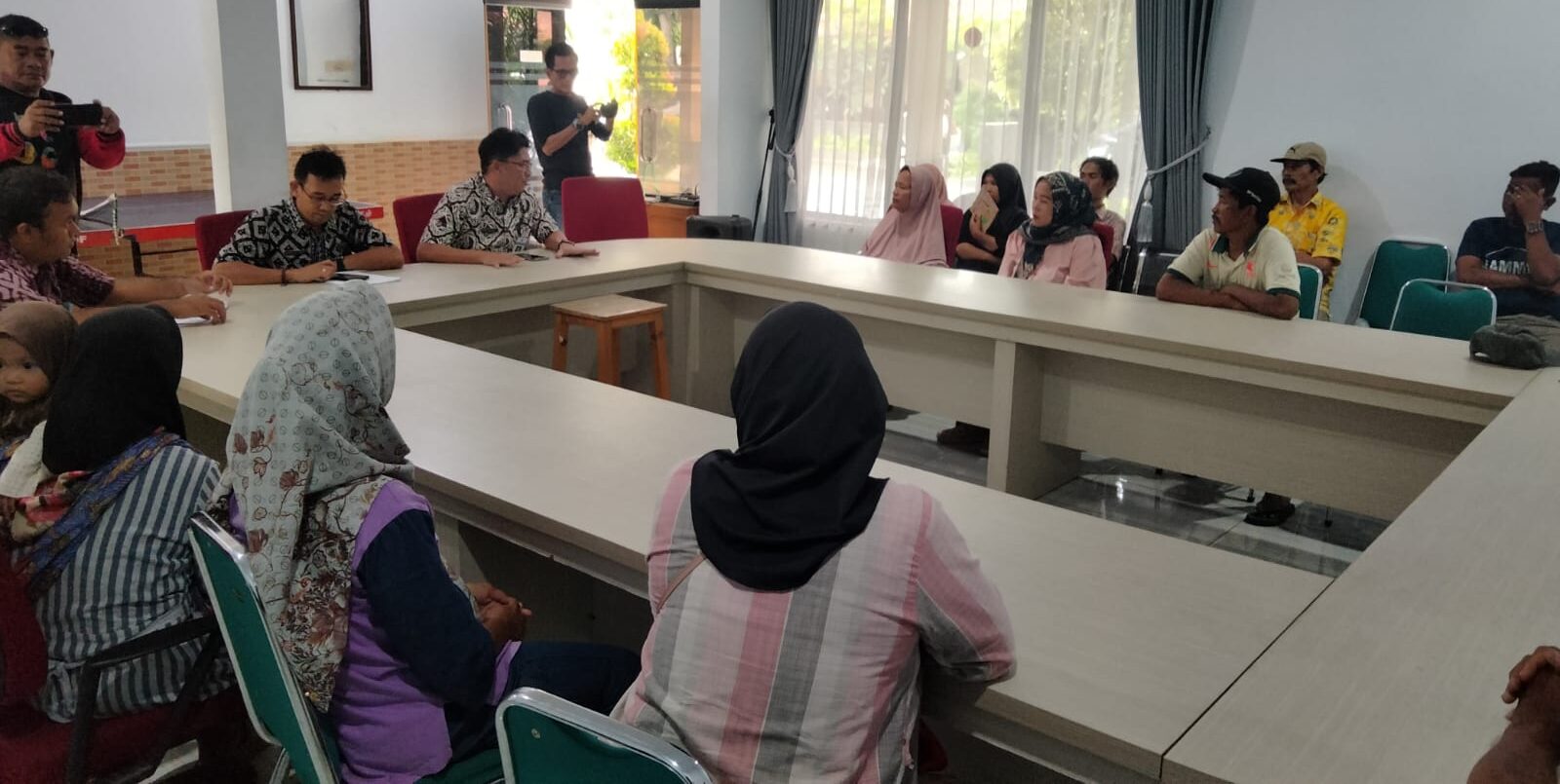 Belasan Orang Tua Geruduk Kantor Dindikpora Brebes, Protes Anak Tak Lolos Masuk SMPN 3 Losari