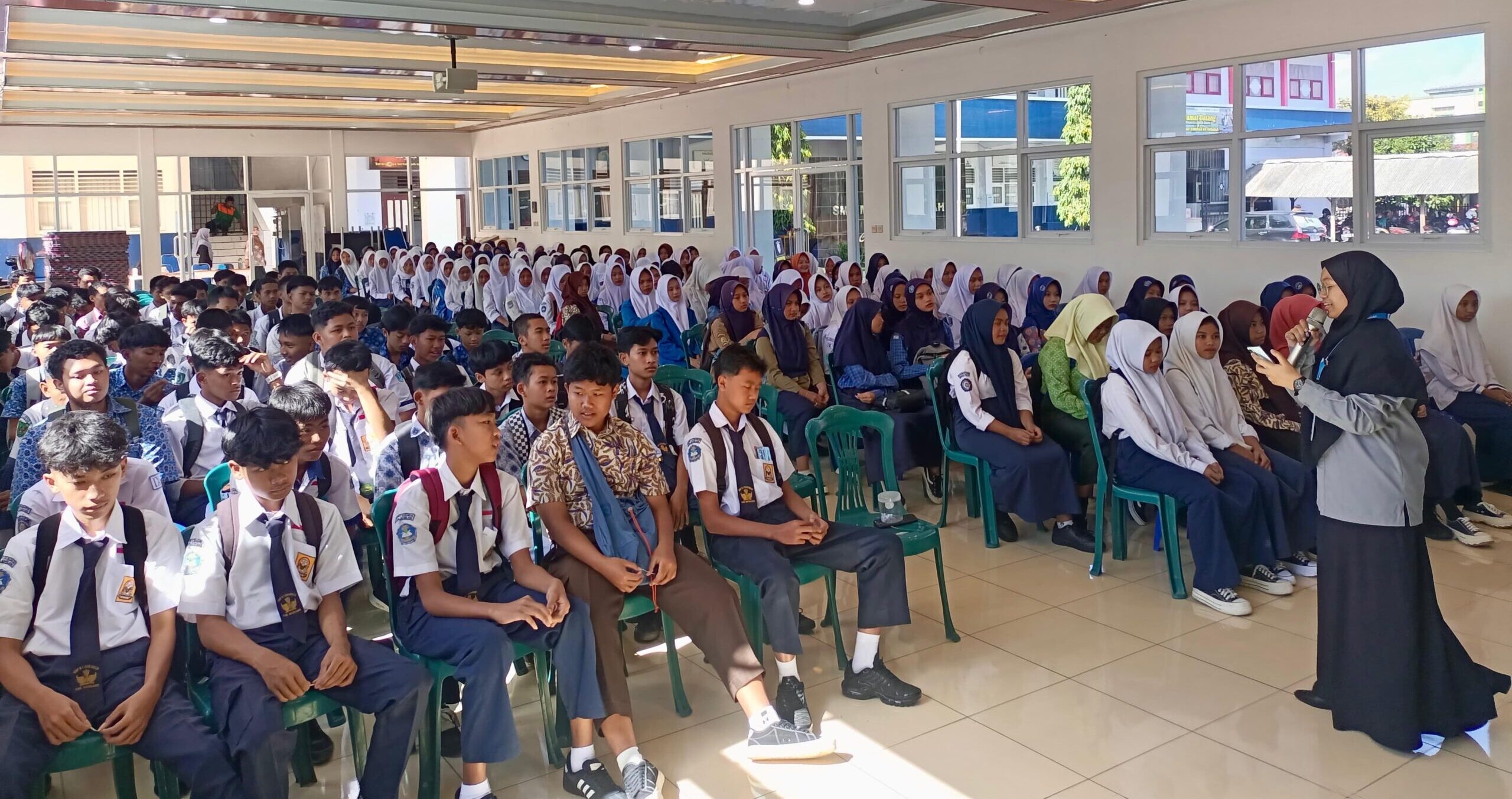 Program Ahmad Luthfi Turunkan Angka Putus Sekolah: 72.460 Siswa Miskin Terakomodasi SPMB Gratis