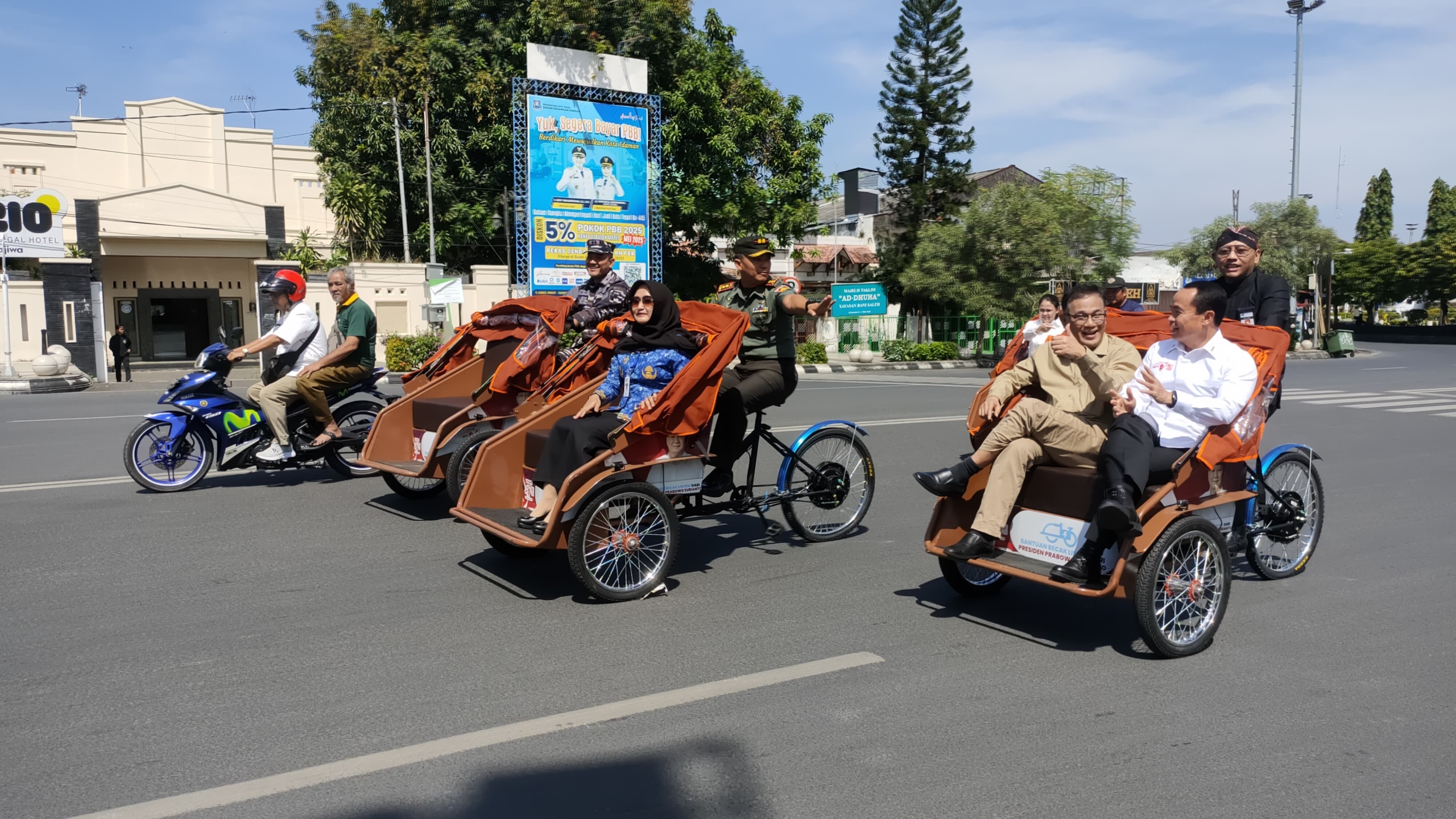 Tukang Becak Tegal Dapat Becak Listrik dari Presiden Prabowo