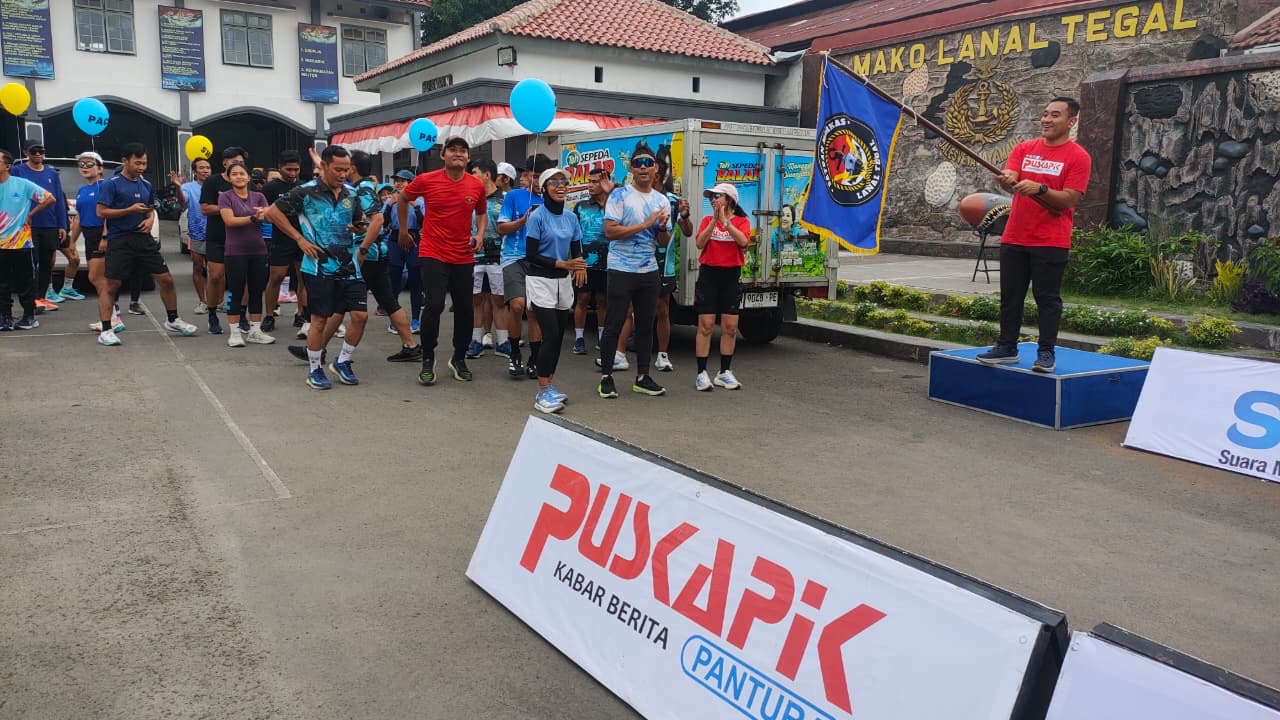 LUAR BIASA, Pelari dari Berbagai Komunitas Ramaikan Fun Run Lanal Tegal, Tempuh 4 Km