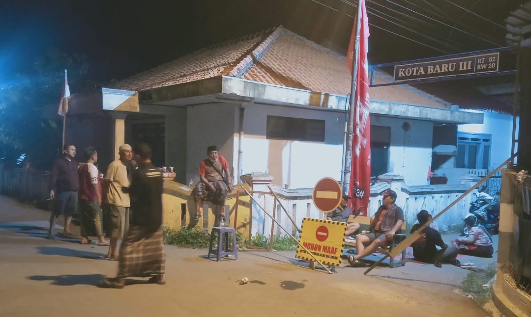 Warga Mulai Resahkan Aksi Anarkis, Berjaga di Setiap Gang