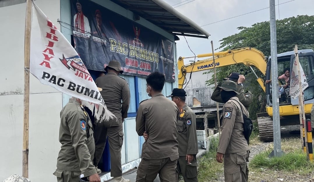 Satpol PP Bongkar 8 Bangunan Liar di Jalan Lingkar Bumiayu, Termasuk Posko Ormas dan Warung Aceh
