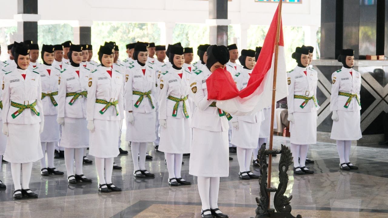 Dikukuhkan Bupati, Paskibraka Pemalang Siap Bertugas di HUT ke-80 RI