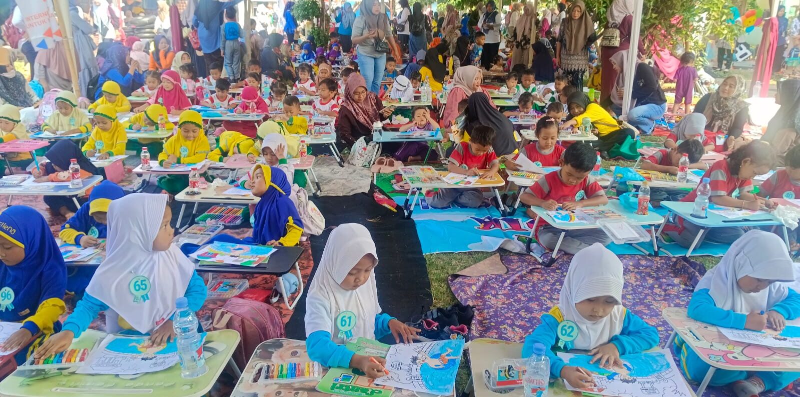 Tawa Ceria Anak-Anak Warnai Lomba Gambar di Wisata Tirta Arum Bojong