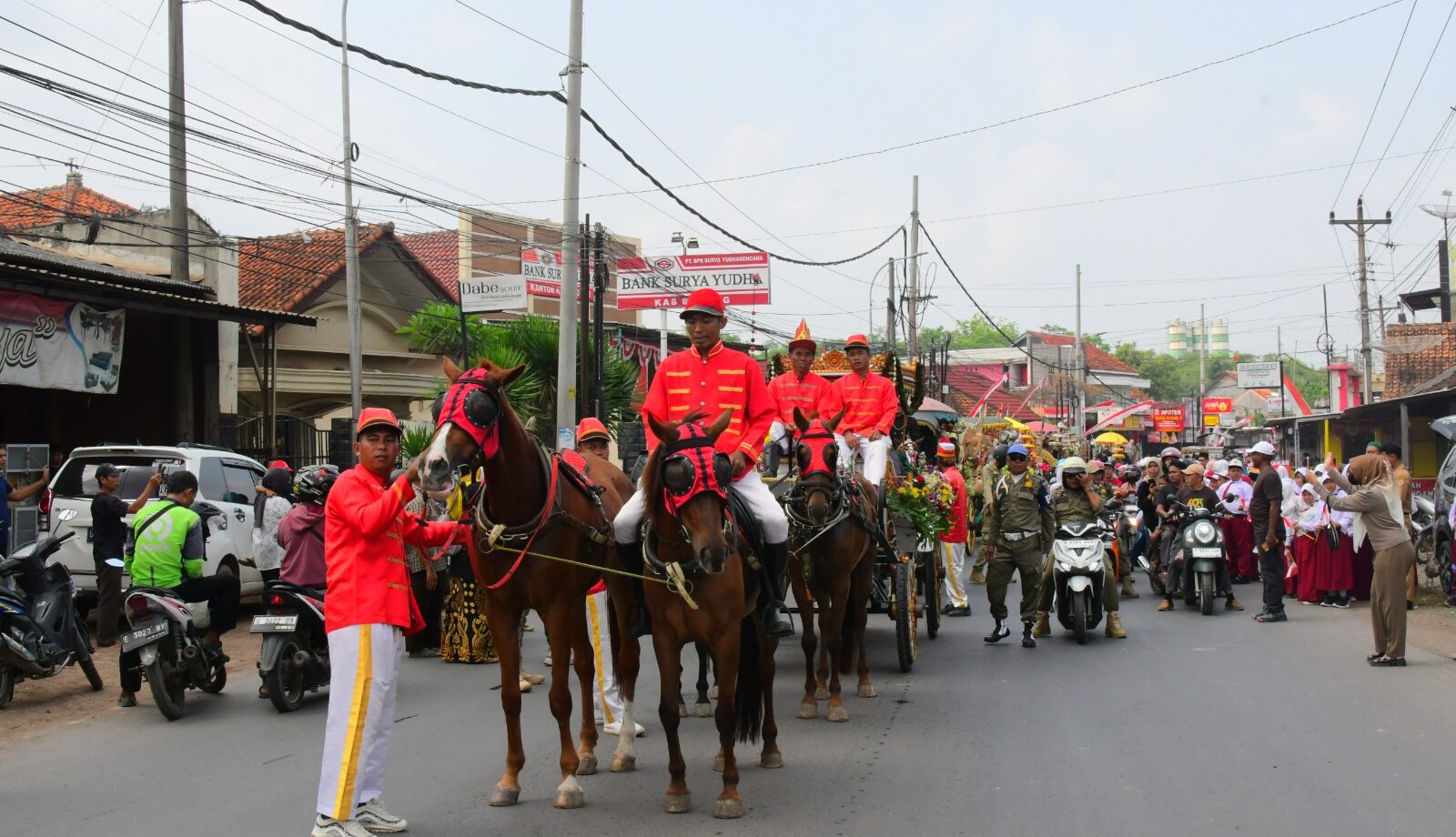 Kirab Budaya Hari Jadi Pekalongan Ke-403, Bupati Fadia Tampil Dekat dengan Masyarakat