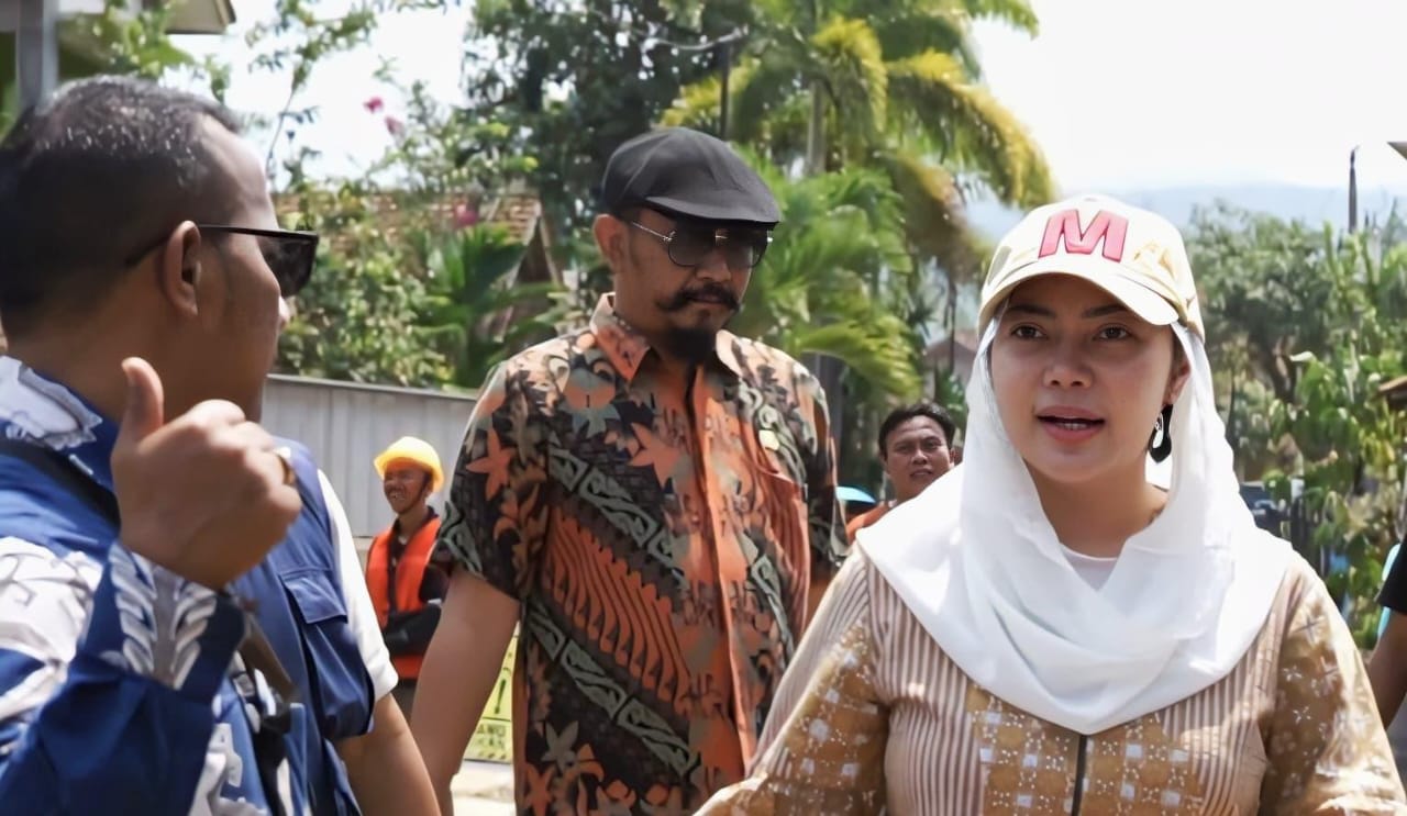 Tanggapi Aksi Protes Jalan Rusak, Bupati Brebes Tegaskan Ruas Salem-Tembongraja Dianggarkan sejak Maret 2025