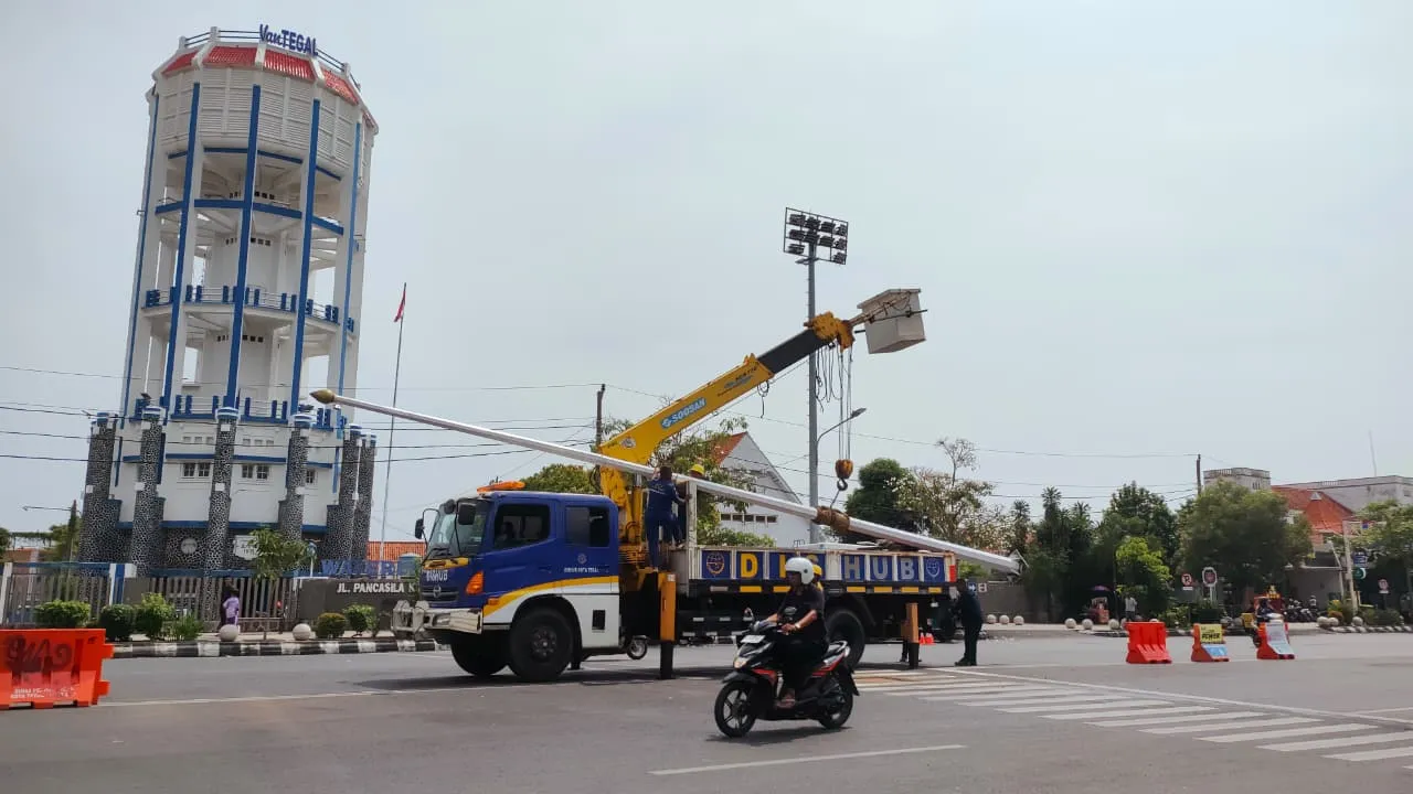 Bongkar Pasang Tiang Bendera Jadi Tantangan Upacara di Jalan Pancasila Tegal