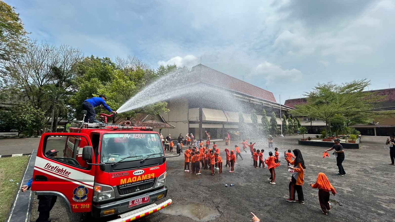 Ketika Anak TK Belajar di Kantor Damkar Kabupaten Tegal, Bisa Main Air dan Padamkan Api