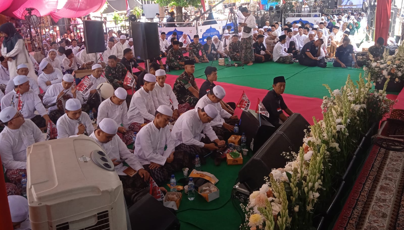 Lautan Jemaah Padati Kanzus Sholawat Pekalongan, Habib Luthfi Pimpin Maulid Akbar 2025