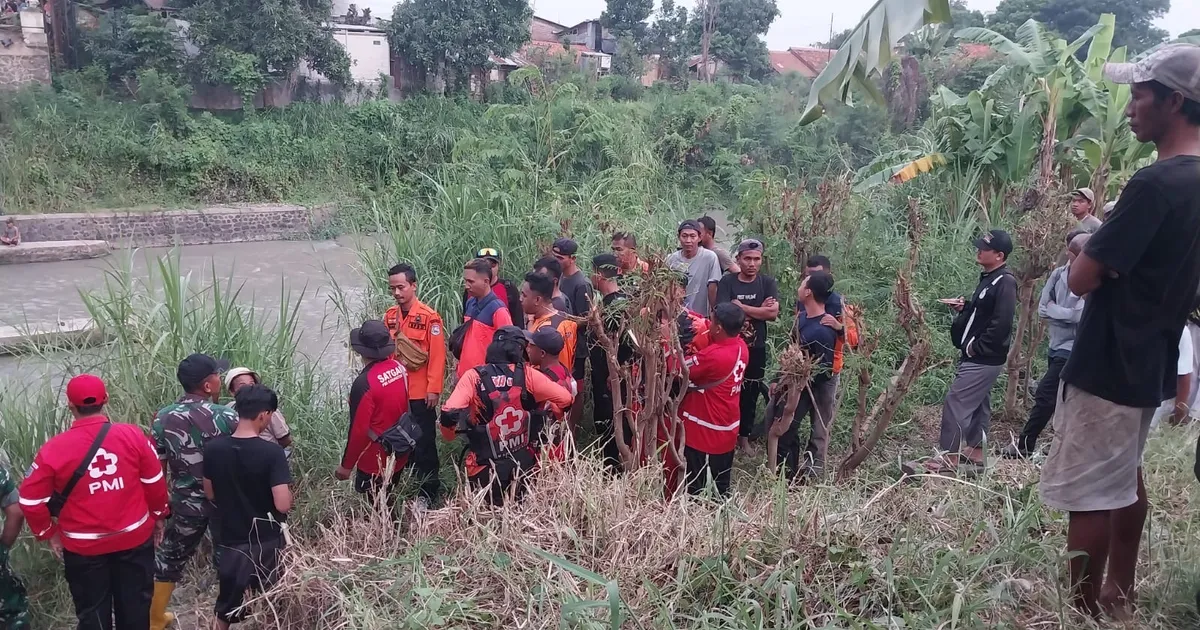 Dua Siswa SMA di Kota Tegal Diduga Tenggelam di Kali Perp...