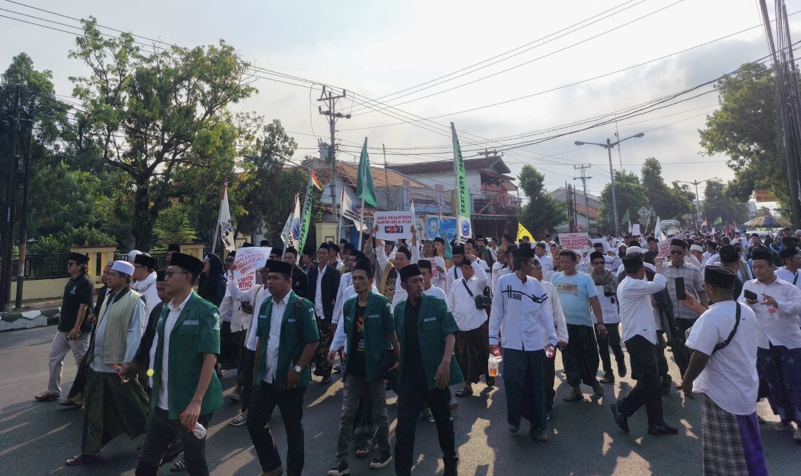 Ribuan Santri NU Pemalang Longmarch Laporkan Trans7 ke Polisi