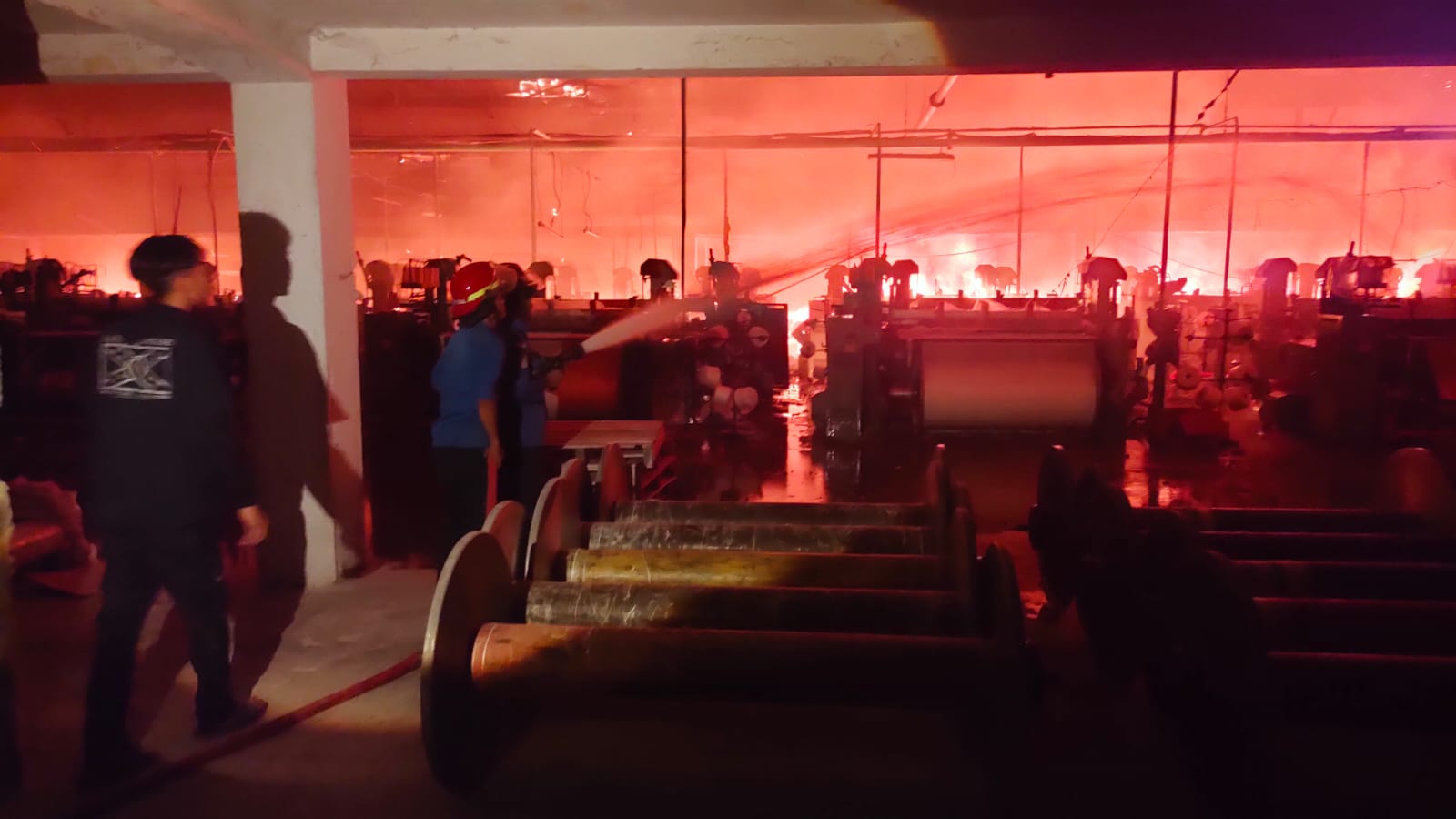 Korsleting Mesin Diduga Jadi Pemicu Kebakaran Eks Pabrik di Kramat Tegal