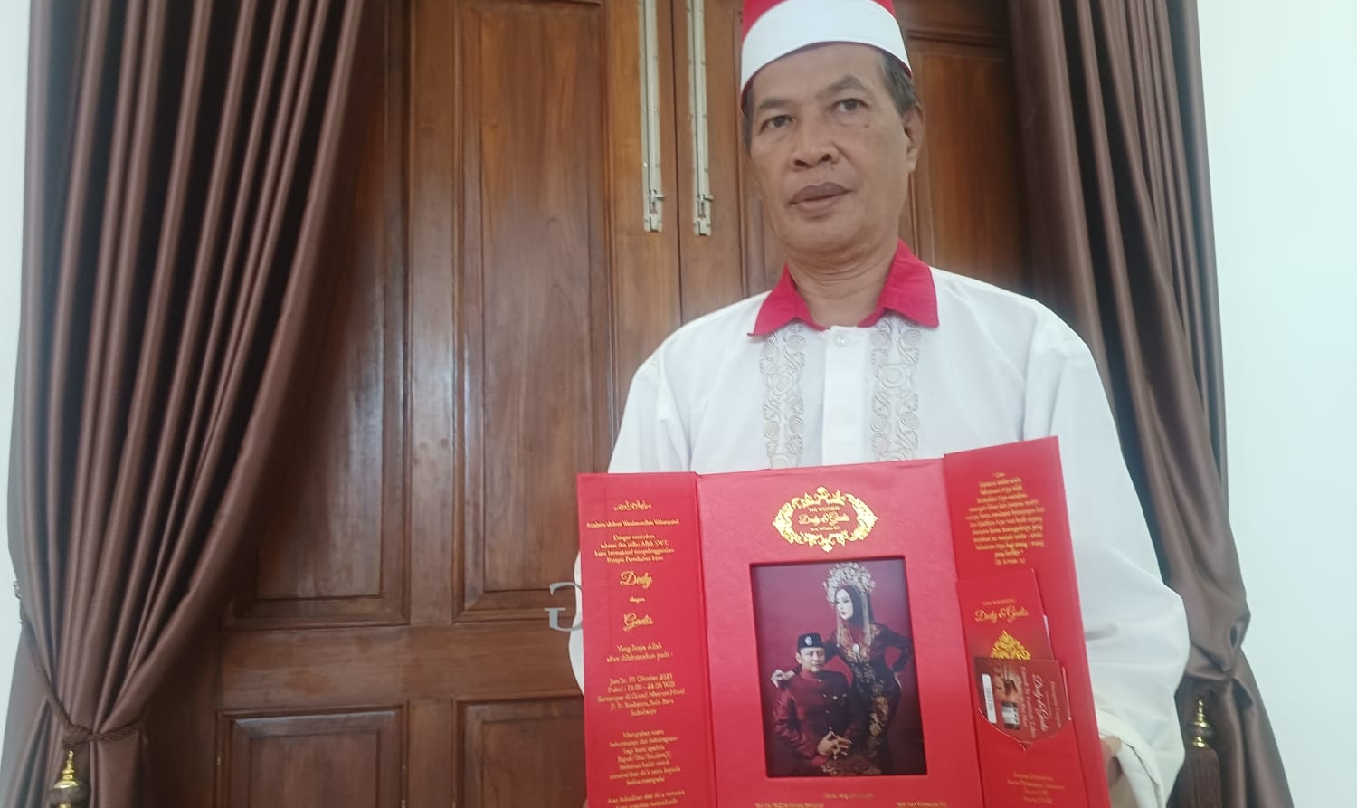 Kado Puisi dari Atmo Tan Sidik untuk Pernikahan Wali Kota Tegal Dedy Yon Supriyono dan Gadis