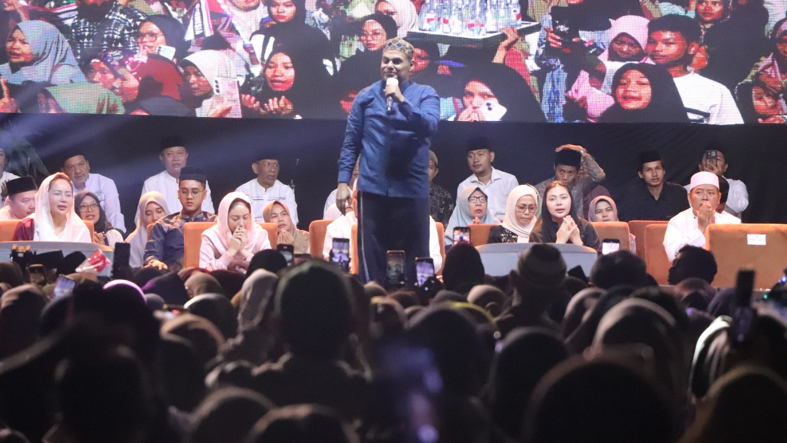 Gema Cinta Rasul di Brebes Haddad Alwi Pimpin Ribuan Santri Bersholawat Peringati Hari Santri Nasional 2025