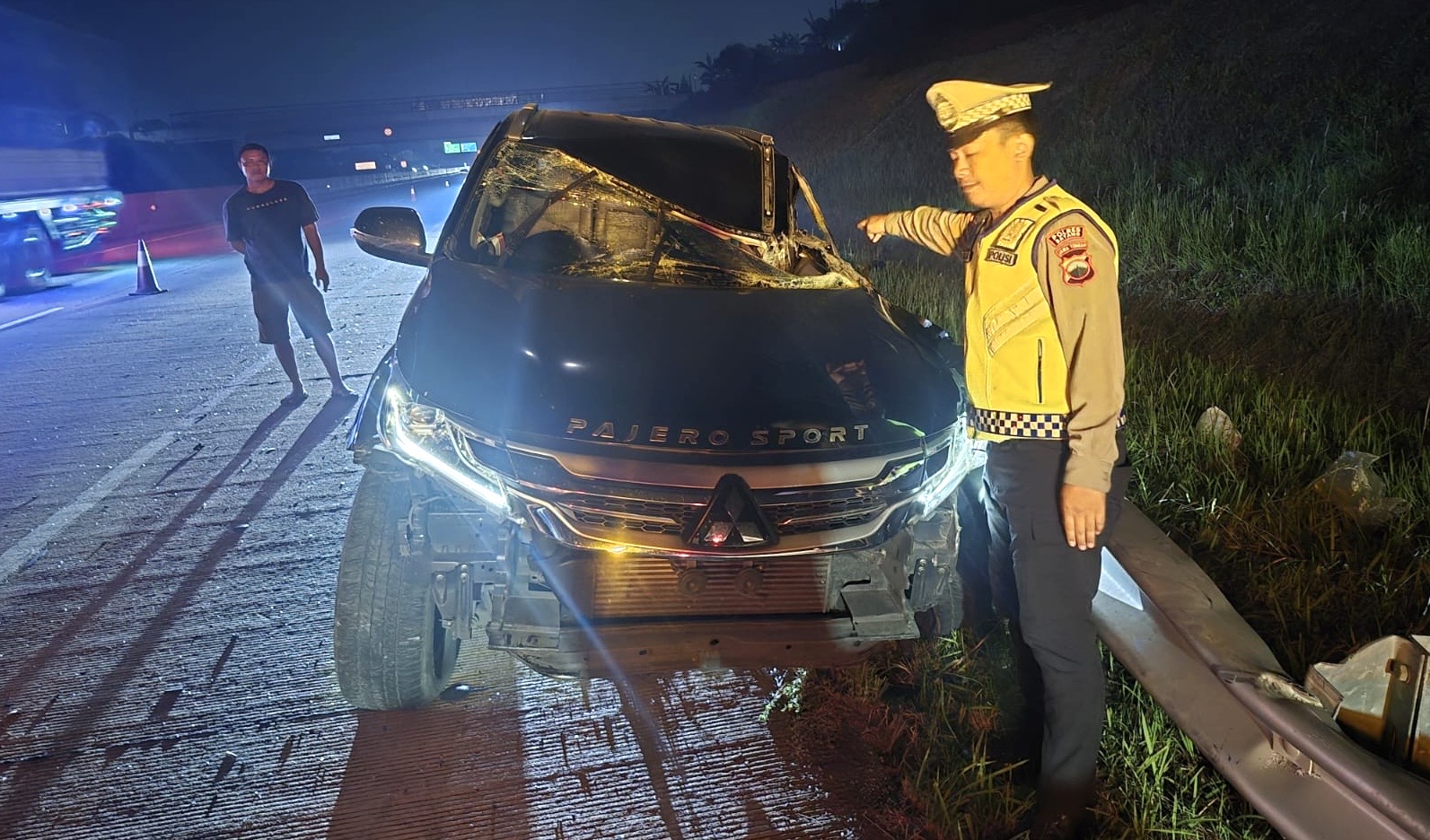 Pajero Tabrak Truk Gandeng di Tol Batang–Semarang, 1 Luka Berat