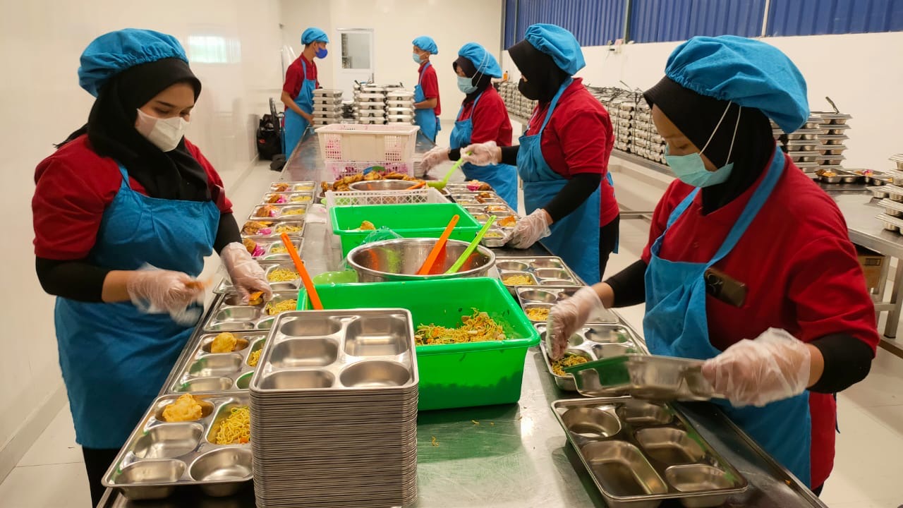Ayam Geprek dan Kalasan Jadi Menu Favorit MBG di SPPG Margadana 2 Tegal