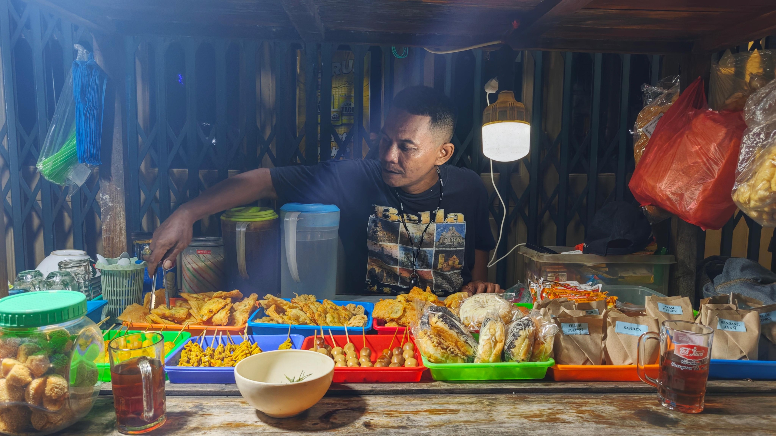 Kisah Sukses, Usaha Angkringan Moses Terselamatkan dari Dukungan KUR BRI