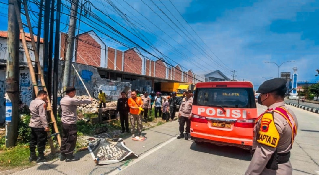 Pemasang Baliho Tewas Tersengat Listrik, Polisi Selidiki Unsur Kelalaian