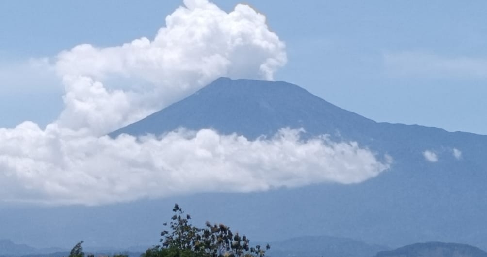 Aktivitas Gunung Slamet Status Waspada, Warga Diminta Tak Beraktivitas di Radius 2 Km dari Kawah