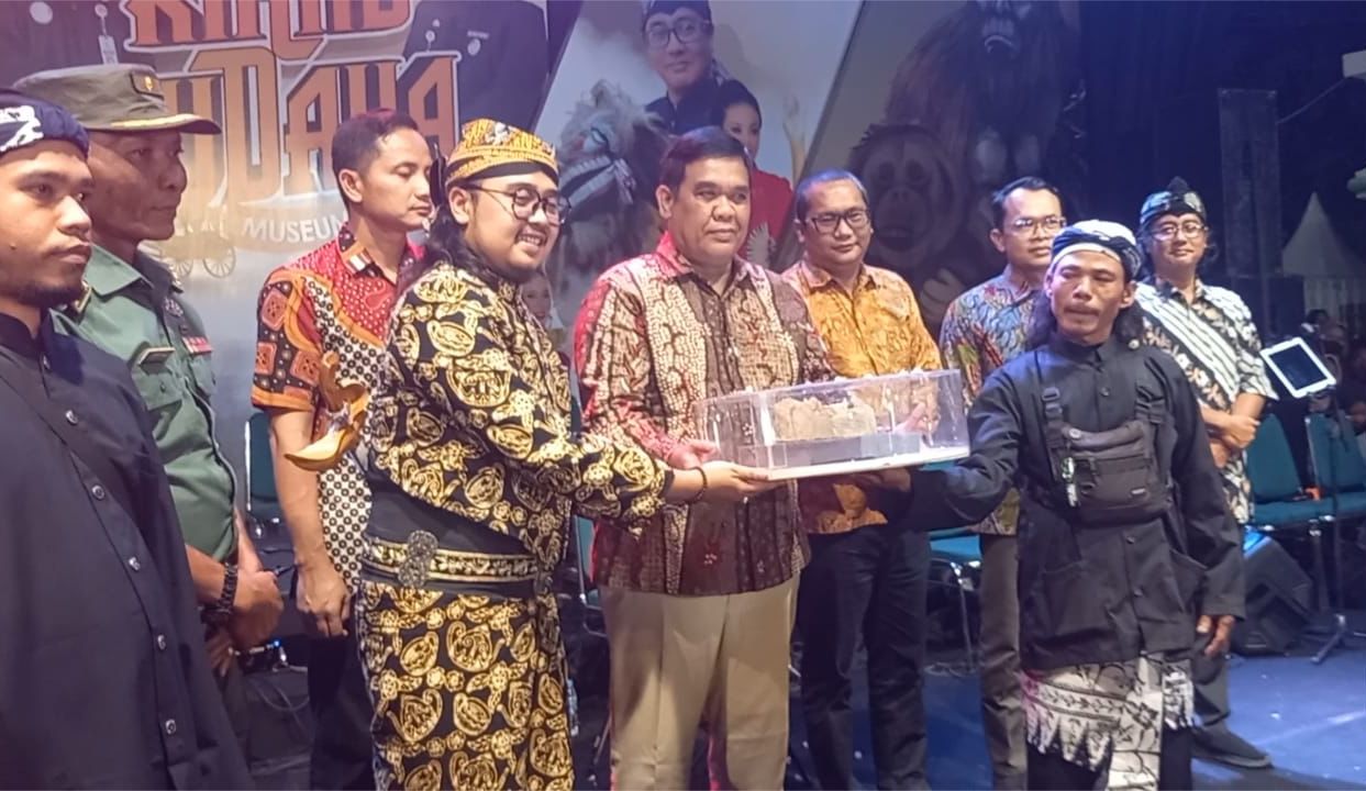 Pengembalian Tujuh Fosil ke Museum Semedo Disambut Meriah Dengan Kirab Budaya
