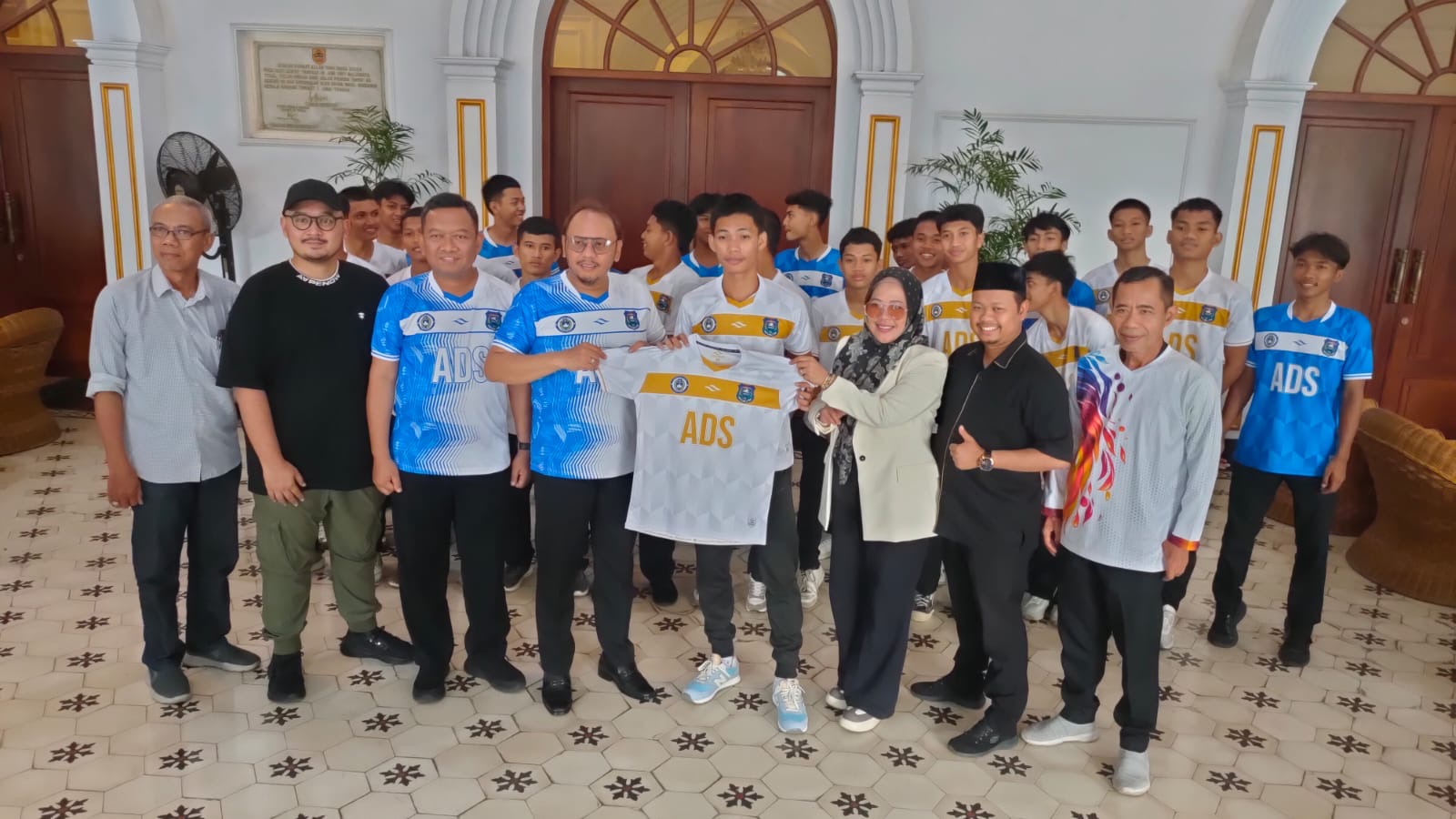 Rilis Jersey Baru, Tim Sepak Bola Kota Tegal Bidik Poin Penuh di Kualifikasi Porprov