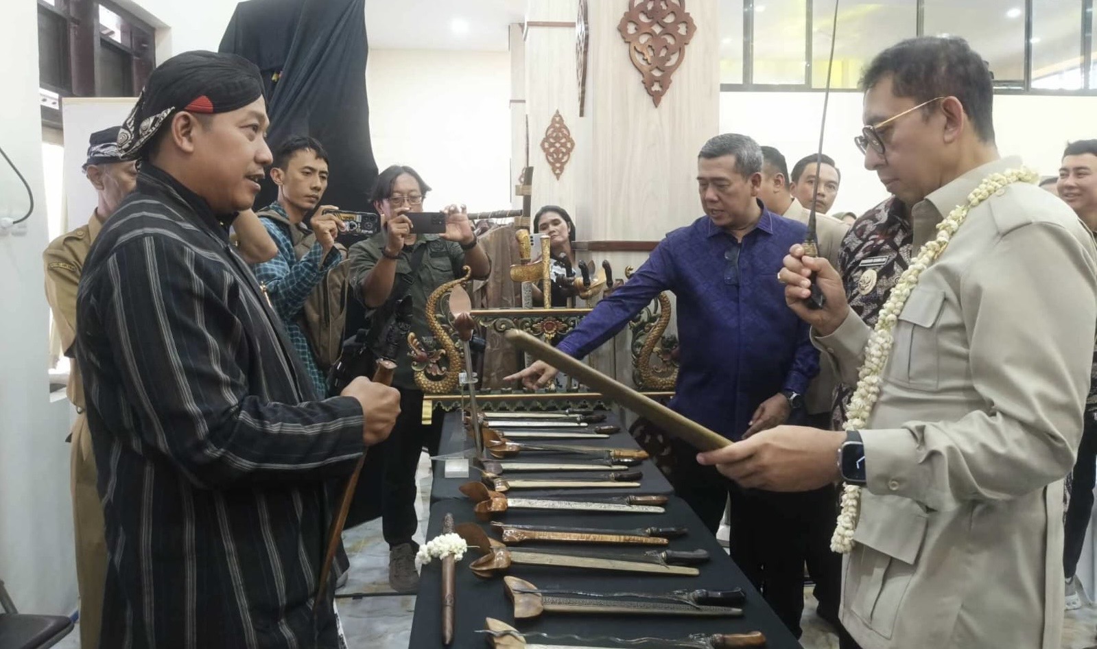 Fadli Zon Tertarik Keris Kebo Lajer Era Mataram, Handle Keris Rajamala Asli Tegal