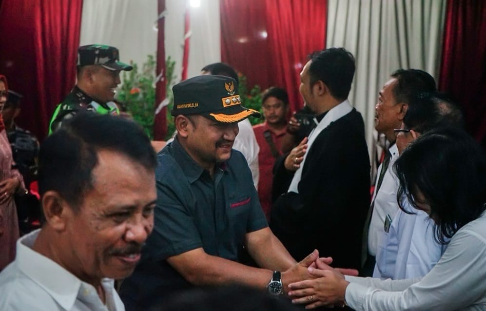 Bupati Pemalang Sambangi Jemaat di Malam Natal 2025