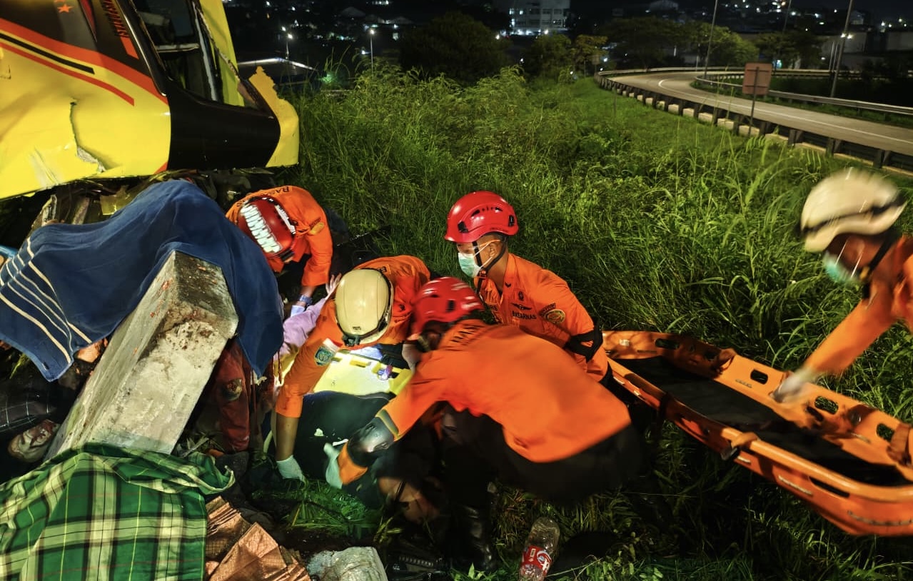 Bus Cahaya Trans Terguling di Exit Tol Krapyak Semarang, 15 Penumpang Tewas