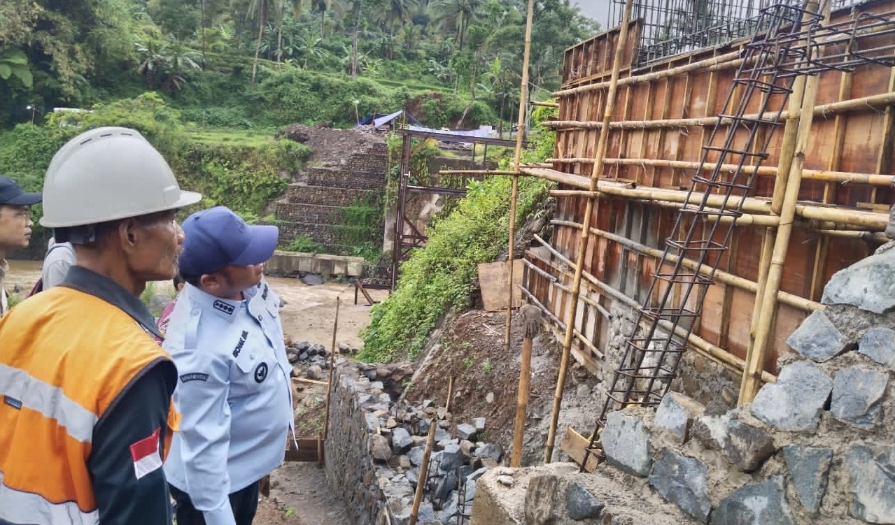 Akhir Tahun 2025, Bupati Tegal Ischak Tinjau Empat Proyek Besar di Kabupaten Tegal, Ini Hasilnya