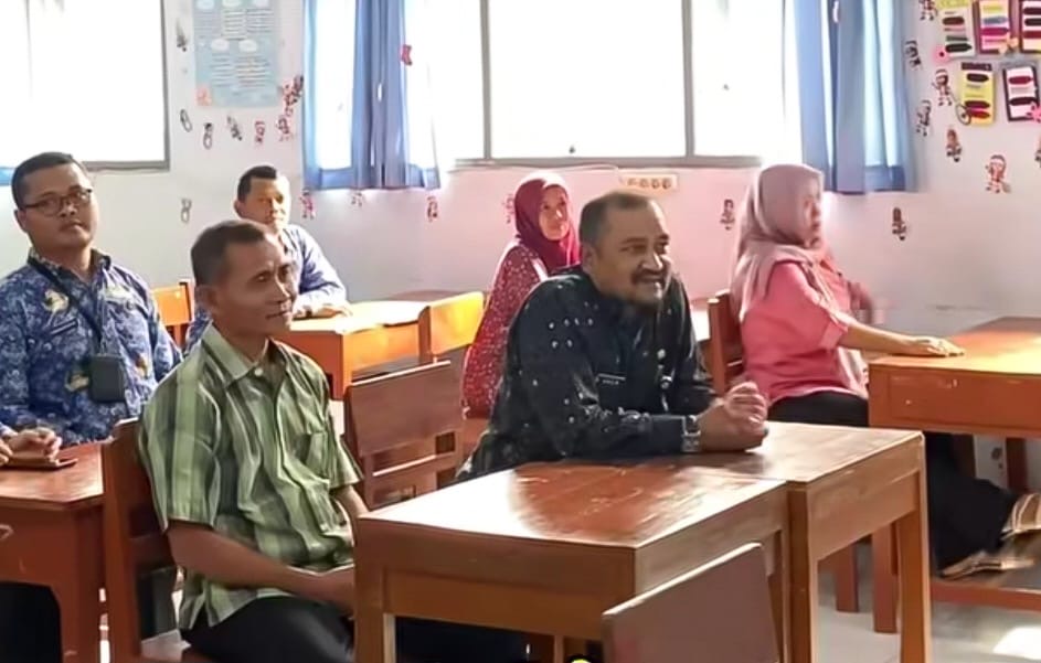 Bupati Ajak Ayah di Pemalang Ambil Rapor Anak ke Sekolah