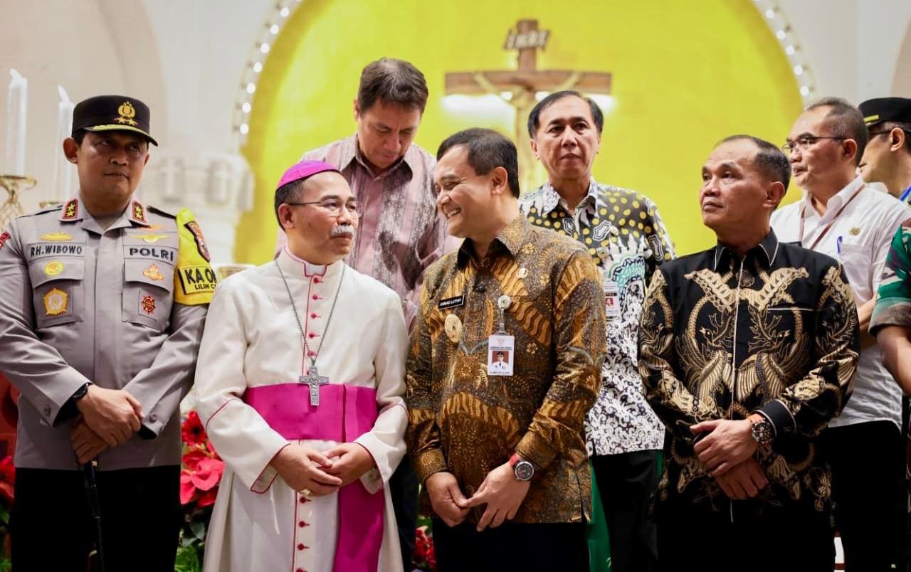 Gubernur Ahmad Luthfi Sapa Jemaat Natal, Minta Doakan Keselamatan Negeri