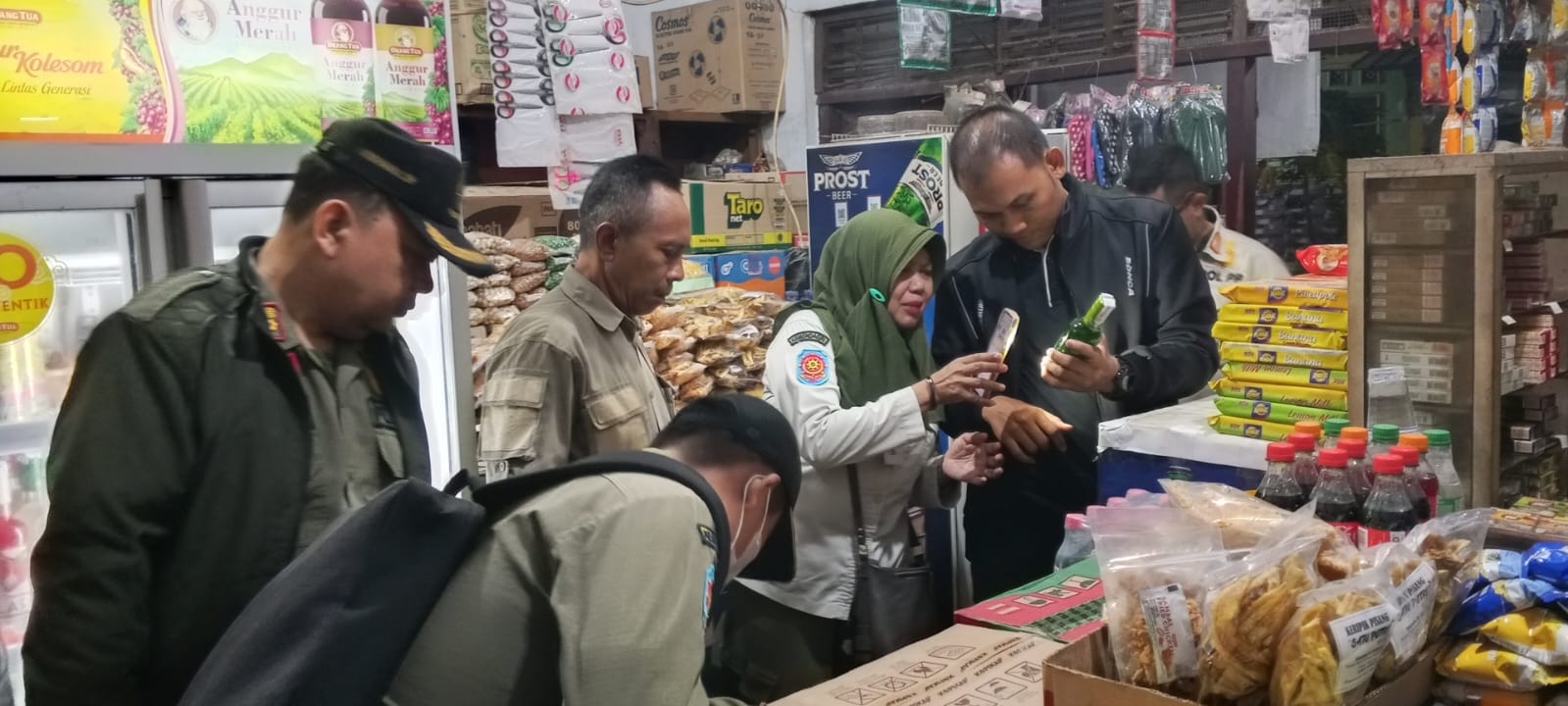 Satpol PP Pemalang Gerebek Dua Warung Bandel Penjual Miras di Taman