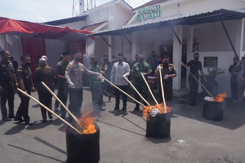 Kejari Batang Musnahkan Ribuan Obat Terlarang, Dari Sabu hingga Ganja