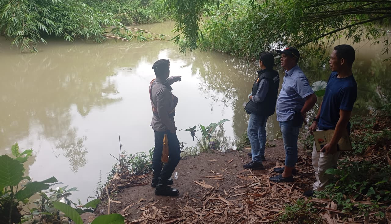 Polsek Kajen Olah TKP Tewasnya Bocah 2 Tahun yang Tenggelam di Sungai Pekalongan