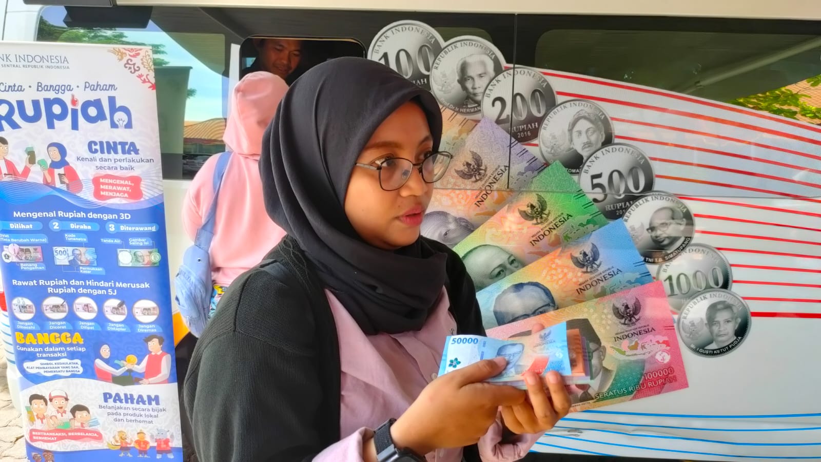 Serunai BI Tegal Disambut Antusias Jelang Perayaan Natal