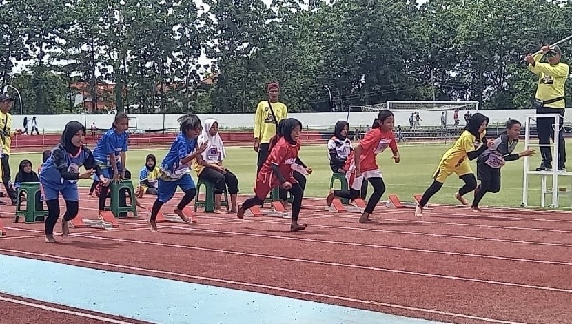 Diikuti 1.234 Peserta, Kejuaraan Atletik Pelajar Digelar di Running Track GOR Trisanja Slawi