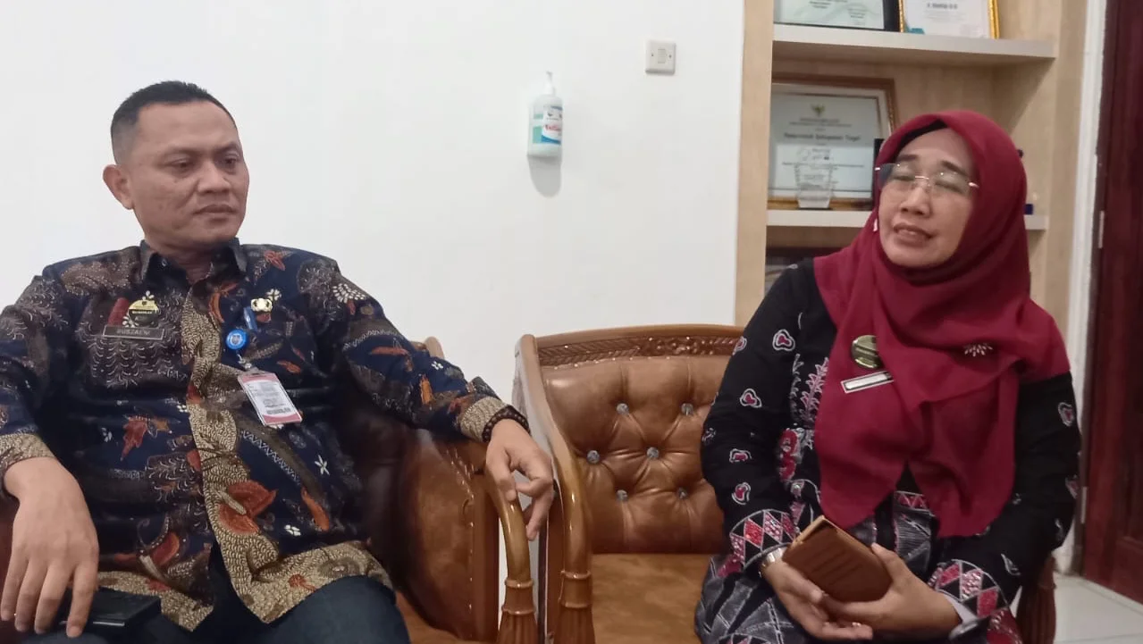 Kepala Dinas Pemberdayaan Perempuan Perlindungan Anak Pengendalian Penduduk dan Keluarga Berencana (DP3AP2KB) Ruszaeni didamingi Kepala Bidang Pemberdayaan Perempuan dan Perlindungan Anak (PPPA) Pangestutiningsih menyampaikan target yang ingin dicapai pada Penilaian Parahita Ekapraya, Kamis, 15 Januari 2026