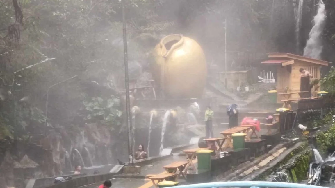 Cuaca Wisata Guci Tegal Hari Ini Jumat 9 Januari 2026, Cocok Buat Berendam Air Panas